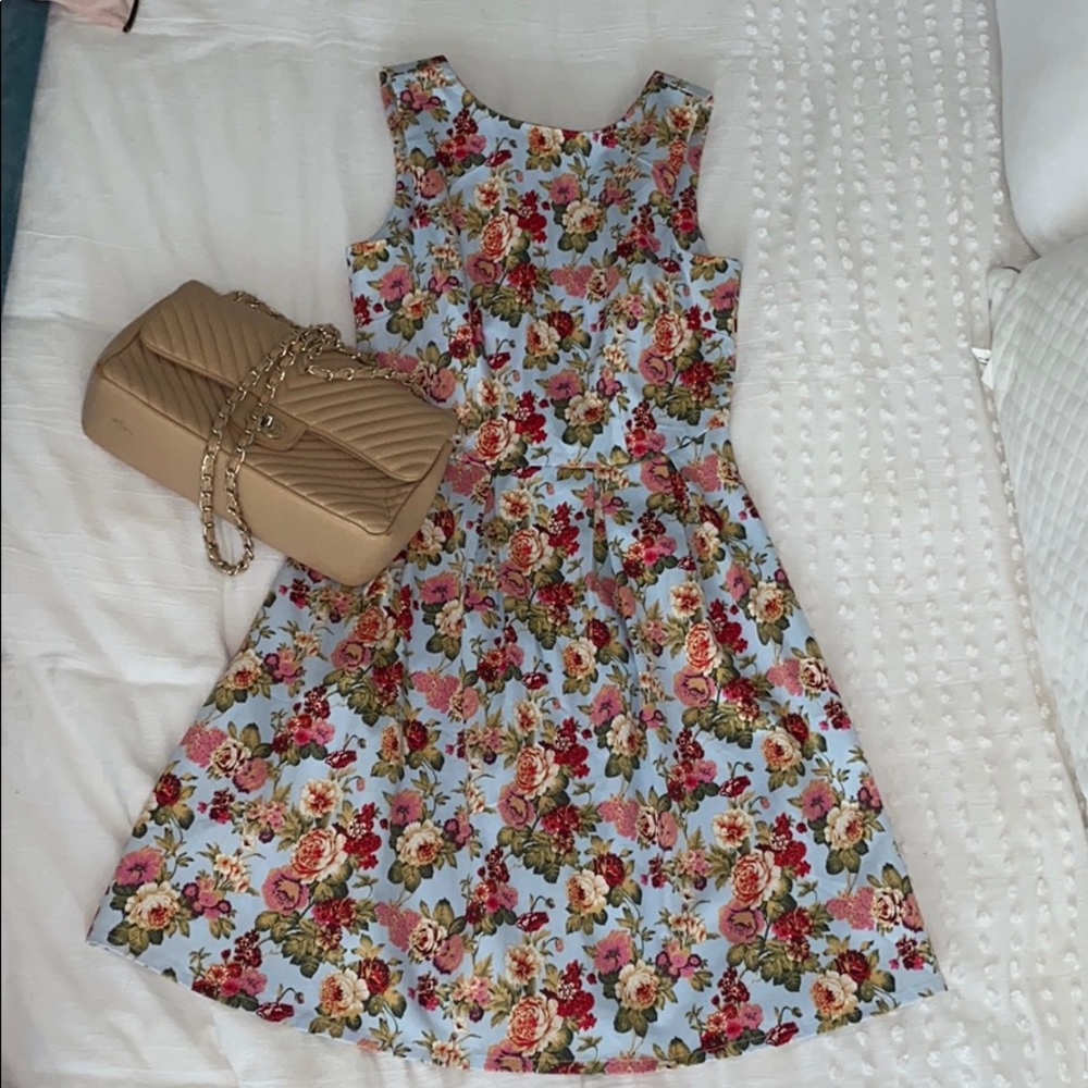 NWOT Floral Dress Sugar Hill Boutique - Picture 4 of 4